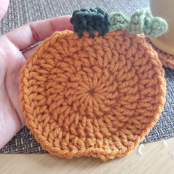 4 Crochet Coasters Handmade By Seller - Pumpkin Set - 100% Acrylic - Picture 3 of 4